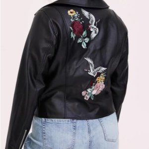 TORRID BLACK FAUX LEATHER EMBROIDERED MOTO JACKET (SIZE 0)